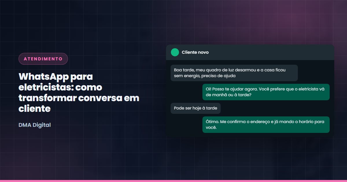 Eletricista com celular em mãos respondendo cliente pelo WhatsApp em obra